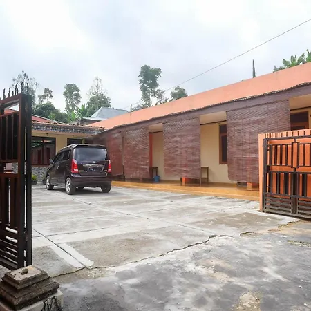 RedDoorz near Candi Sukuh Karanganyar-3
